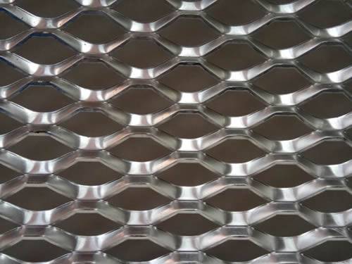 Expanded metal grating made of aluminum with hexagonal holes.