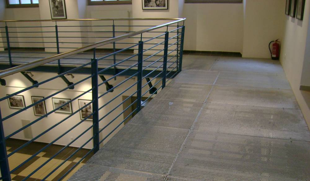 Raised expanded metal meshes with diamond holes as flooring are installed walkways.